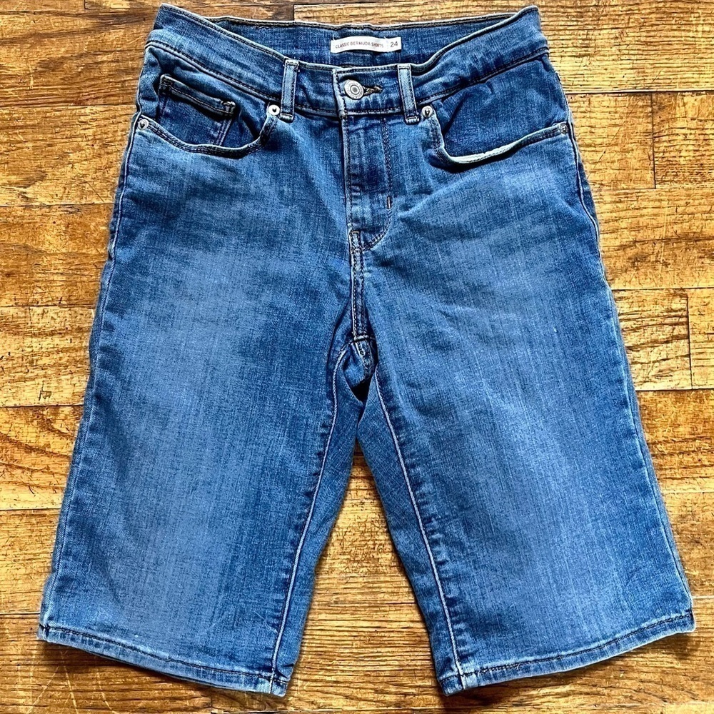 Levi's Classic Bermuda Shorts Size 24 Medium Wash Stretch Denim Jean Jorts XS